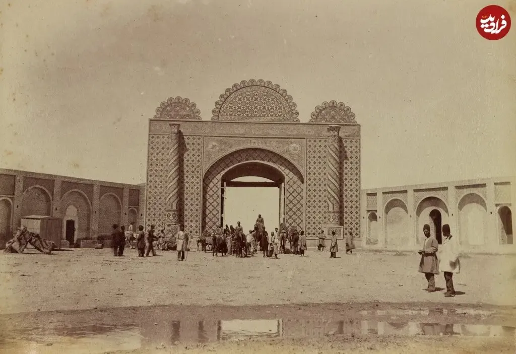 عبور کاروان از دروازه گمرک تهران در دوران ناصرالدین شاه