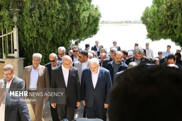 وزیر نیرو برای افتتاح چند طرح وارد کرمانشاه شد